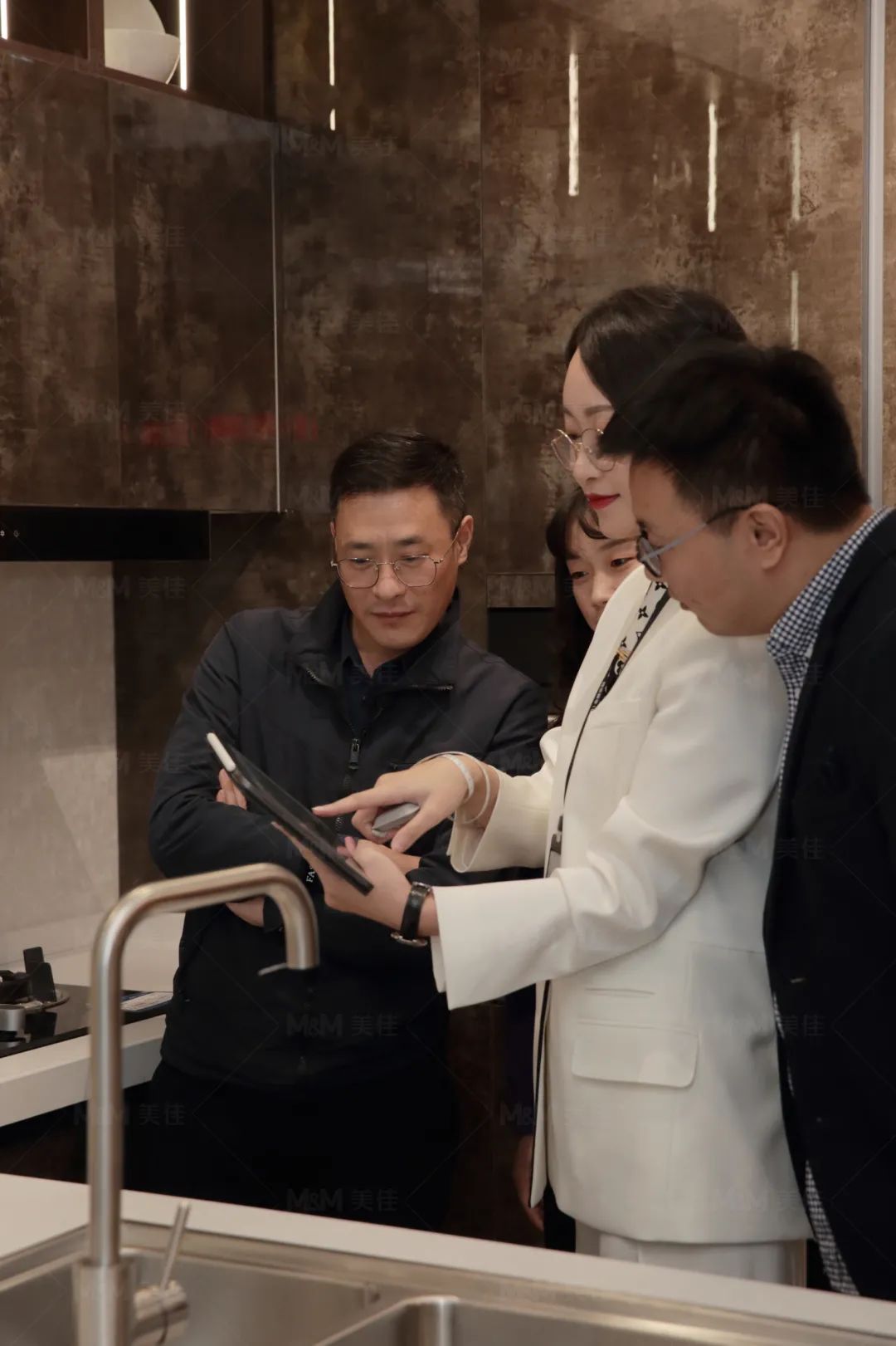 美佳视觉陈列师现场指导