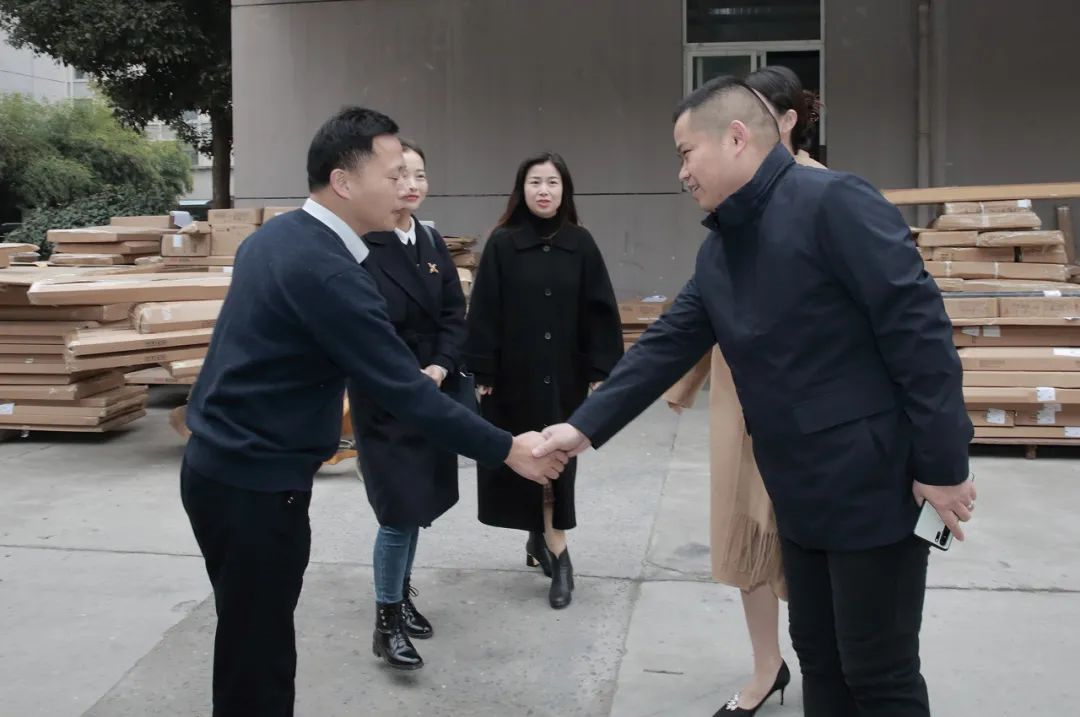 M&M 美佳带领喻总一行人参观美佳工厂