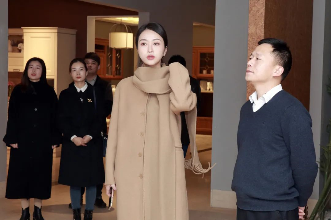 M&M 美佳带领喻总一行人参观美佳工厂